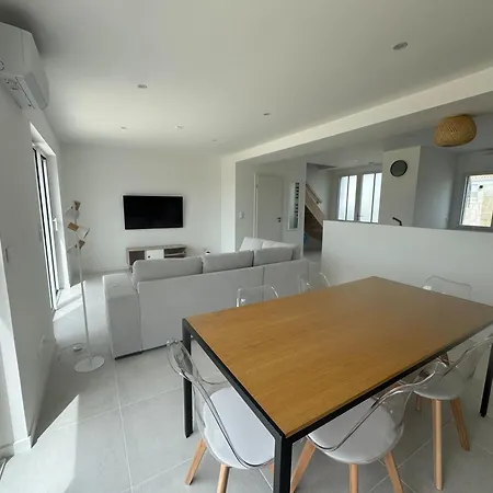 Champs Et Appartement